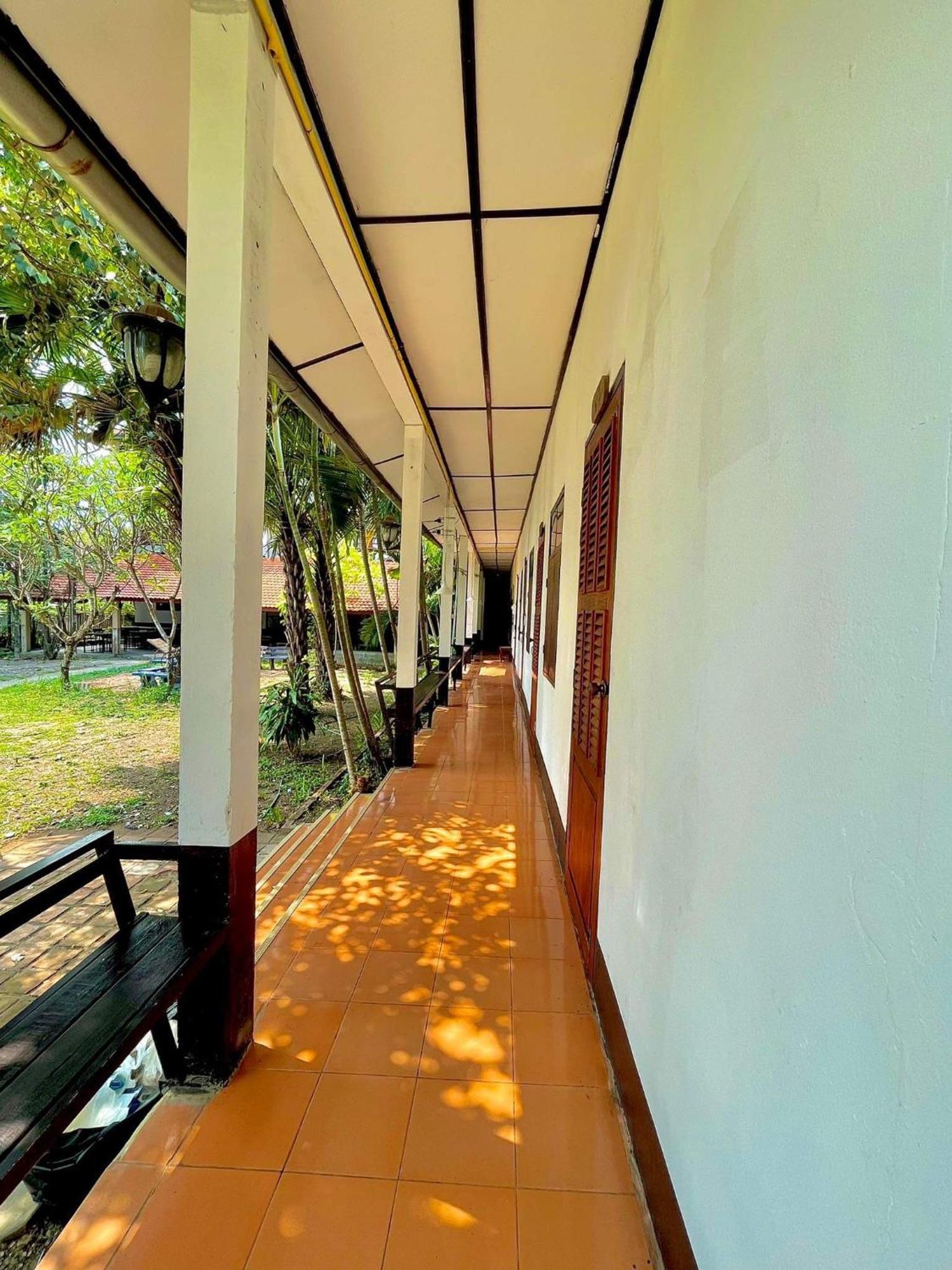 Thakhek Travel Lodge Exterior photo